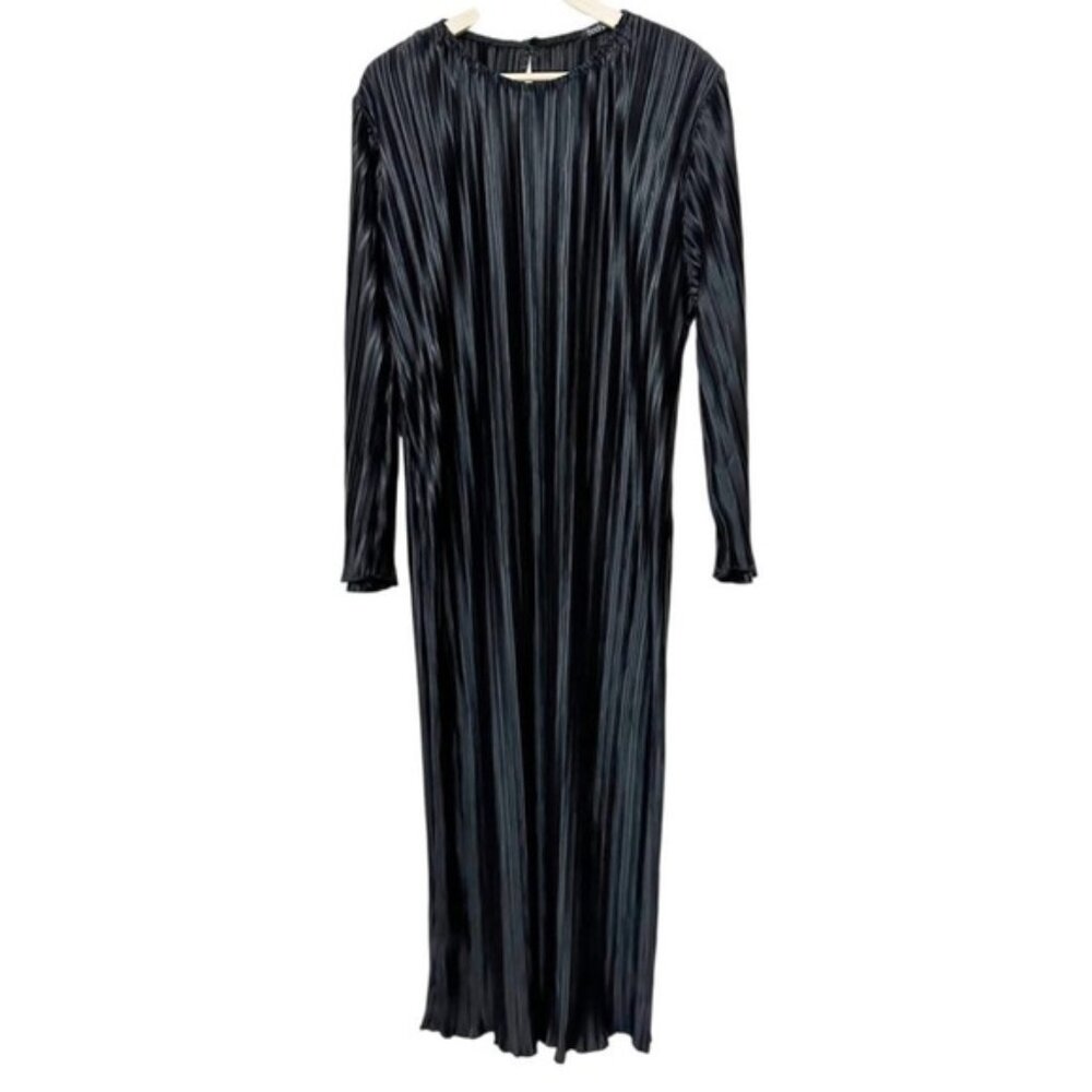 NWT Boohoo Black Satin Pleated Maxi Dress - Size 24